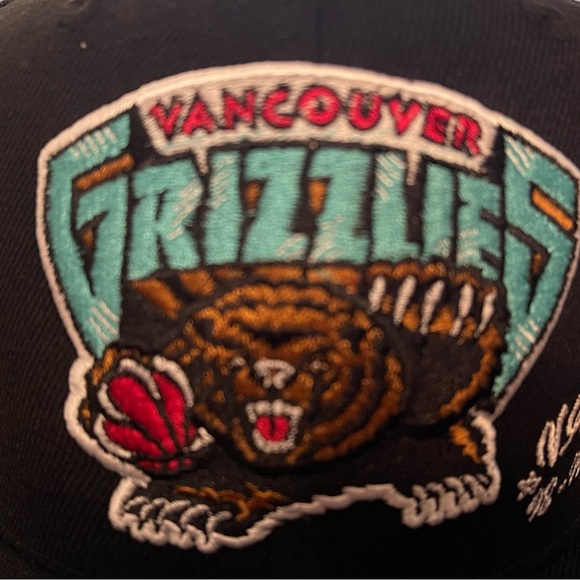 Brand new Mitchell and Ness Vancouver Grizzlies snapback hat - Picture 5 of 7